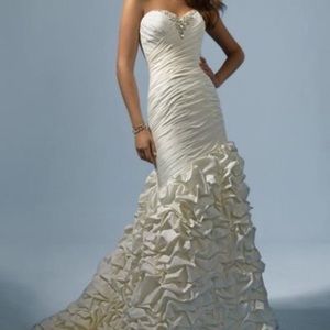 Size 8 Alfred Angelo wedding dress